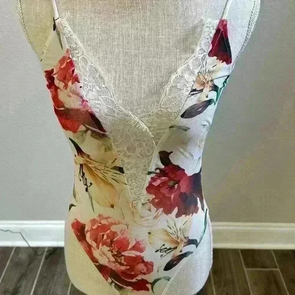 Windsor - Floral Bodysuit Xsmall - Picture 8 of 16